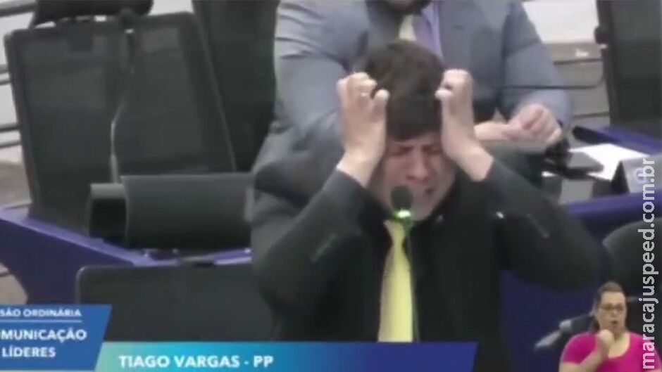 Vereador Tiago Vargas desabafa sobre decisão judicial e passa mal em plenário Vereador Tiago Vargas desabafa sobre decisão judicial e passa mal em plenário