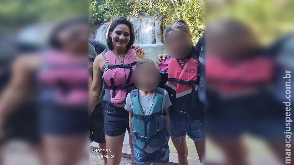 Antes de morrer, mãe postou que não tinha medo de partir, mas sim de deixar filhas sozinhas Antes de morrer, mãe postou que não tinha medo de partir, mas sim de deixar filhas sozinhas