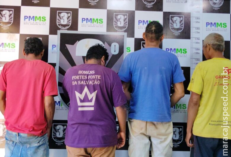 Após bebedeira e uso de drogas, grupo é detido por suspeita de matar homem a pedradas Após bebedeira e uso de drogas, grupo é detido por suspeita de matar homem a pedradas