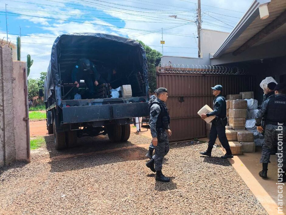 Batalhão de Choque prende três e apreende carga milionária de drogas no Jardim Itamaracá Batalhão de Choque prende três e apreende carga milionária de drogas no Jardim Itamaracá