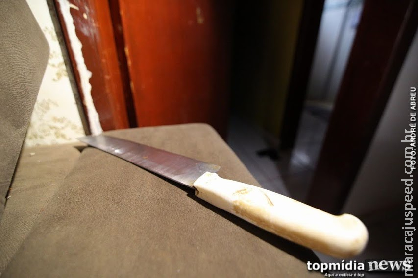 Briga com cadeirada termina com homem esfaqueado em conveniência em Bandeirantes Briga com cadeirada termina com homem esfaqueado em conveniência em Bandeirantes