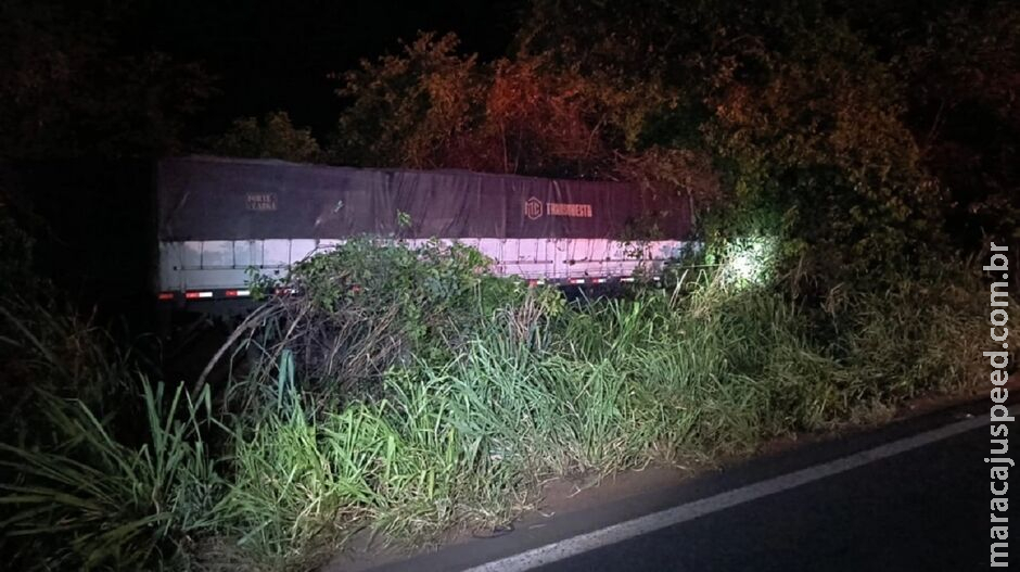 Caminhoneiro perde o controle do veículo e fica ferido na MS-276 Caminhoneiro perde o controle do veículo e fica ferido na MS-276