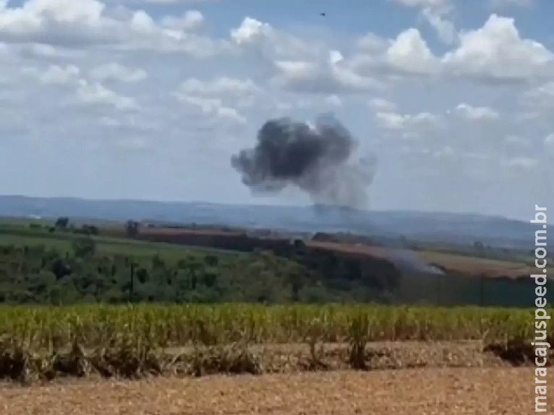 Dois aviões da FAB colidem no interior de SP; piloto foi resgatado após se ejetar Dois aviões da FAB colidem no interior de SP; piloto foi resgatado após se ejetar