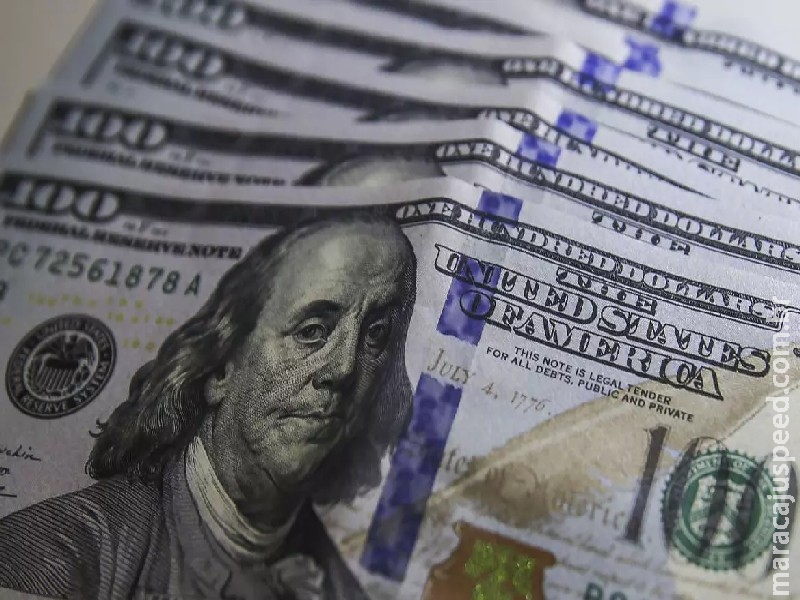 Dólar sobe após IPCA forte e por cautela no exterior e com corte de gasto Dólar sobe após IPCA forte e por cautela no exterior e com corte de gasto