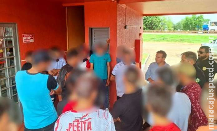 Em MS, 31 trabalhadores paraguaios traficados, entre eles 4 adolescentes, são resgatados Em MS, 31 trabalhadores paraguaios traficados, entre eles 4 adolescentes, são resgatados