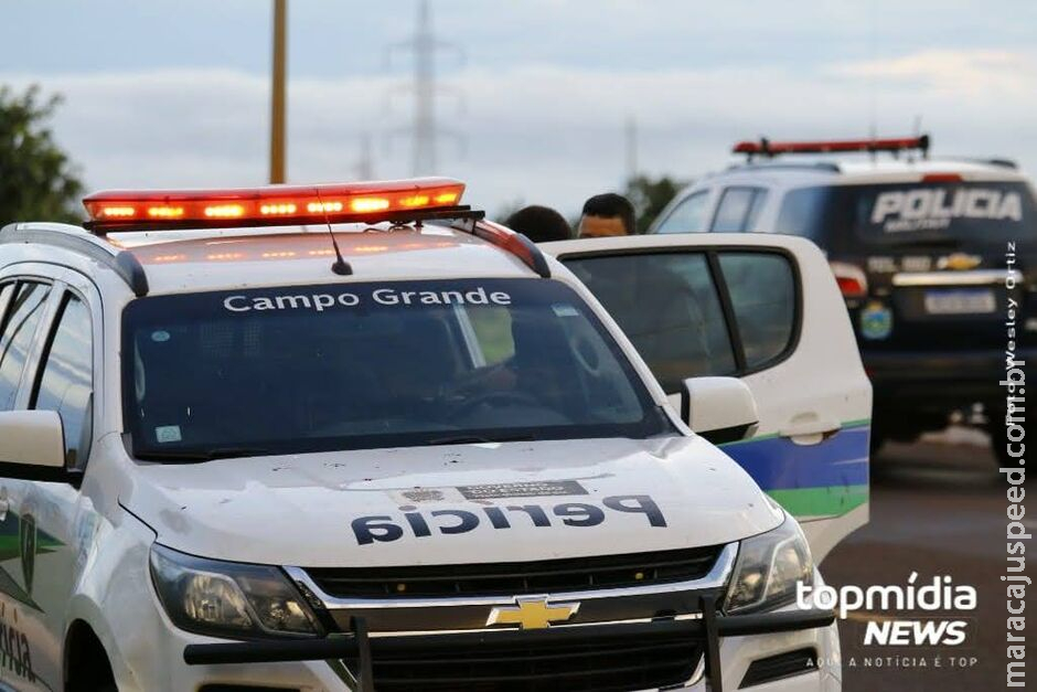 Homem ataca policial feminina com faca e acaba baleado em Campo Grande Homem ataca policial feminina com faca e acaba baleado em Campo Grande