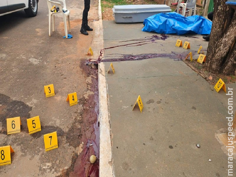 Homem é assassinado com 10 tiros em frente de casa em Sonora Homem é assassinado com 10 tiros em frente de casa em Sonora