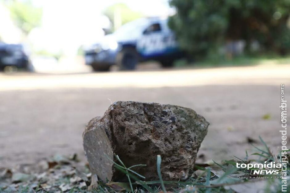 Homem é encontrado morto com marcas de pedrada na cabeça em Dourados Homem é encontrado morto com marcas de pedrada na cabeça em Dourados