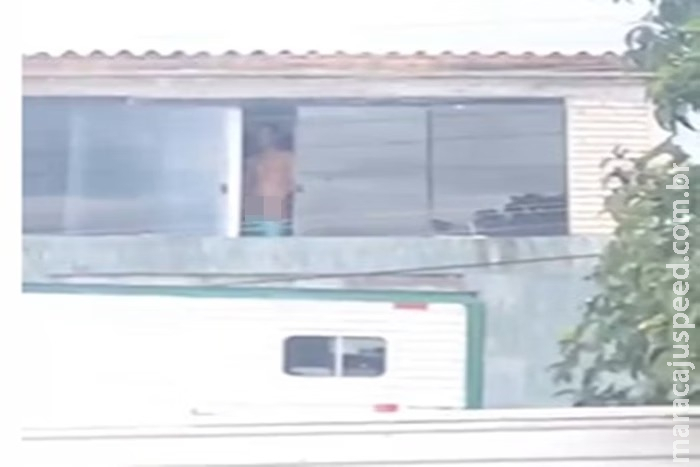 Homem é flagrado se masturbando em frente a escola infantil no DF Homem é flagrado se masturbando em frente a escola infantil no DF