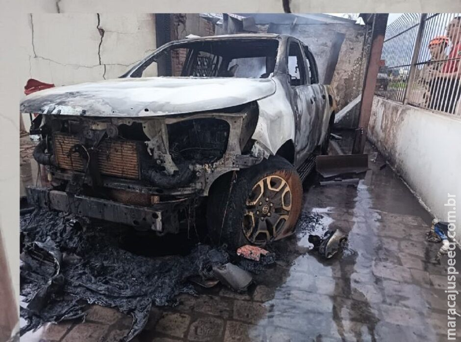 Incêndio destrói caminhonete e gerador de hotel em Coxim Incêndio destrói caminhonete e gerador de hotel em Coxim