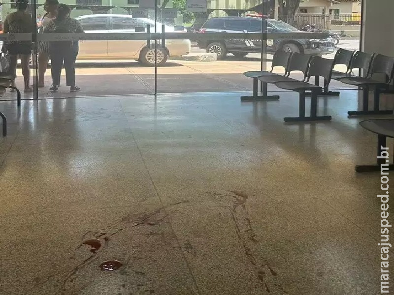 Médico é esfaqueado em posto de saúde e morre a caminho de hospital Médico é esfaqueado em posto de saúde e morre a caminho de hospital