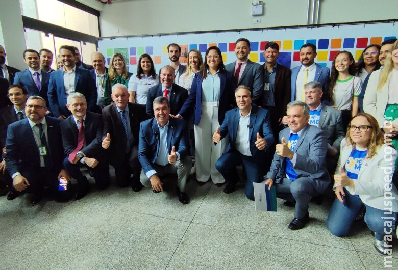 Ministro cita força da bancada de MS durante entrega de ônibus escolares e melhorias no IFMS Ministro cita força da bancada de MS durante entrega de ônibus escolares e melhorias no IFMS