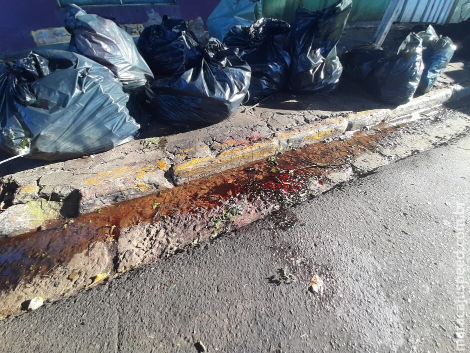 Morador de rua tem braço e perna quebrados após pedir comida em bar de Campo Grande Morador de rua tem braço e perna quebrados após pedir comida em bar de Campo Grande