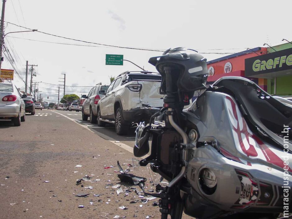Motociclista fica em estado grave ao bater em traseira de picape na Avenida Bandeirantes Motociclista fica em estado grave ao bater em traseira de picape na Avenida Bandeirantes