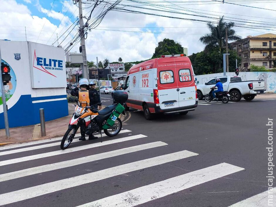 Motociclista tem fratura exposta em batida com carro na Rui Barbosa Motociclista tem fratura exposta em batida com carro na Rui Barbosa