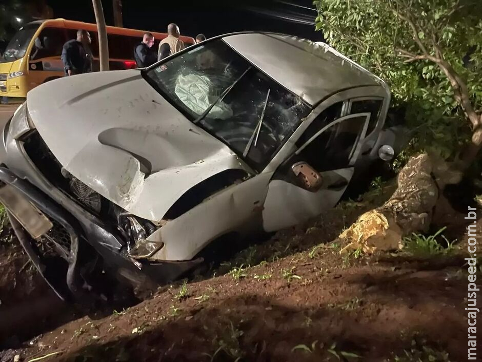 Motorista perde o controle de caminhonete e cai dentro de vala em Três Lagoas Motorista perde o controle de caminhonete e cai dentro de vala em Três Lagoas