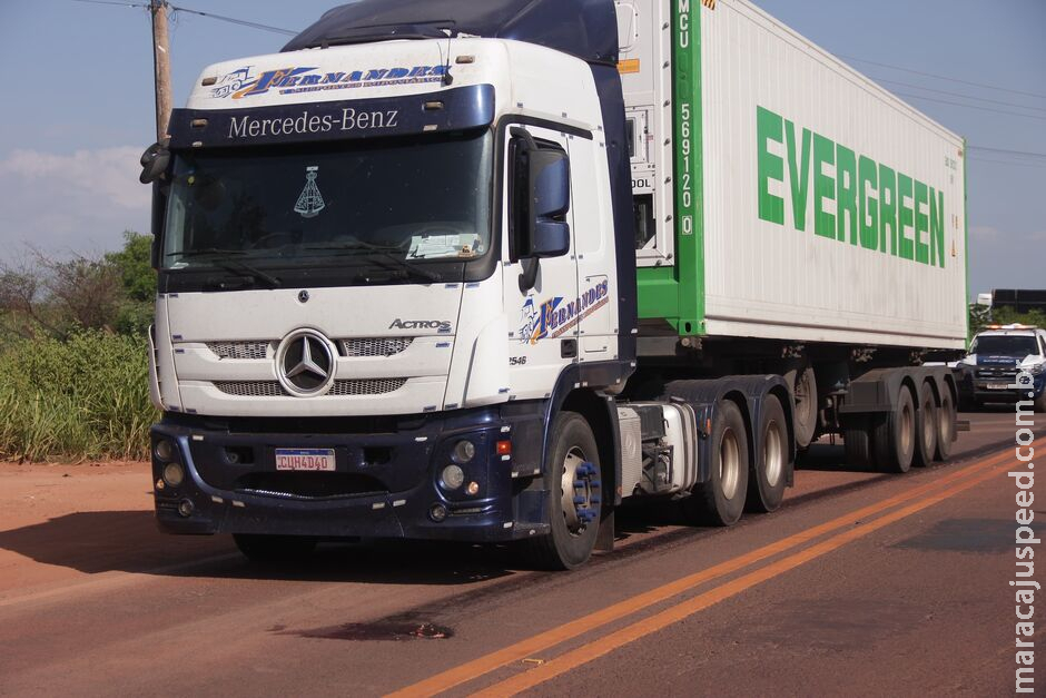 Mulher é atropelada e arrastada por 30 metros por carreta na MS-040, em Campo Grande Mulher é atropelada e arrastada por 30 metros por carreta na MS-040, em Campo Grande
