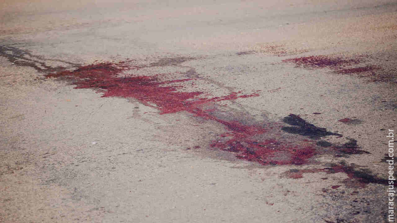 Mulher é presa após dar golpes de machadinha no marido ao descobrir traição em MS Mulher é presa após dar golpes de machadinha no marido ao descobrir traição em MS