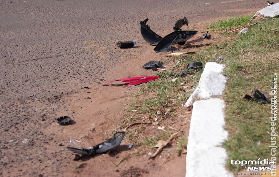Piloto desgoverna moto e garupa fica em estado grave na Duque de Caxias Piloto desgoverna moto e garupa fica em estado grave na Duque de Caxias