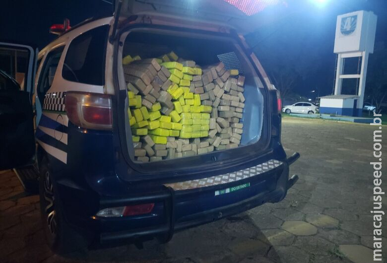 Polícia apreende mais de meia tonelada de maconha e fecha entreposto do tráfico Polícia apreende mais de meia tonelada de maconha e fecha entreposto do tráfico