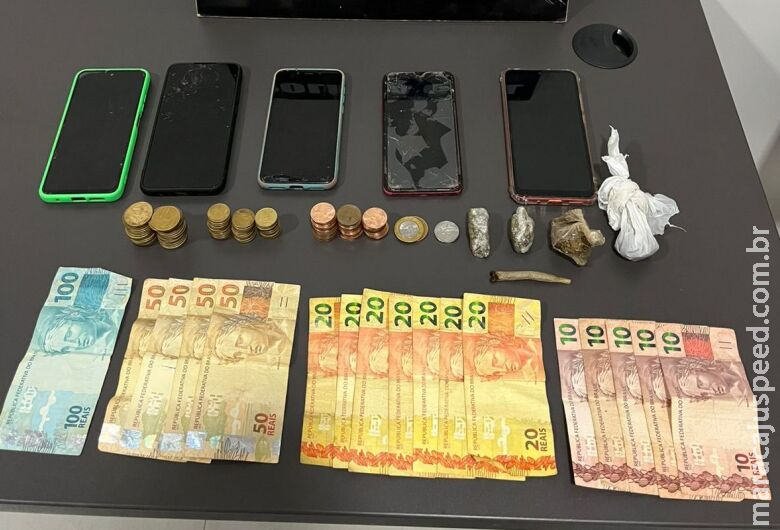 Polícia desarticula ponto de tráfico de drogas próximo à praça Polícia desarticula ponto de tráfico de drogas próximo à praça
