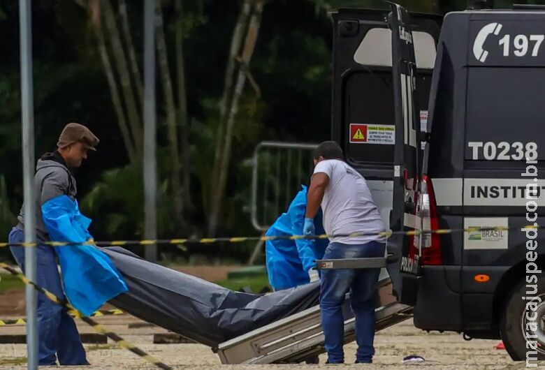 Polícia retira corpo de autor de atentado na Praça dos Três Poderes Polícia retira corpo de autor de atentado na Praça dos Três Poderes