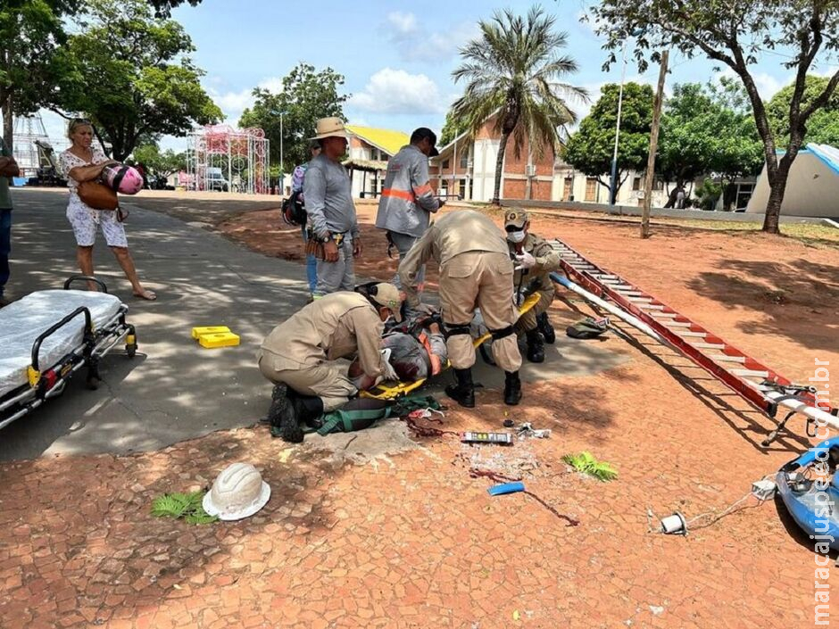 Trabalhador cai de altura de 7 metros e fica ferido ao fazer manutenção em poste em Aquidauana Trabalhador cai de altura de 7 metros e fica ferido ao fazer manutenção em poste em Aquidauana