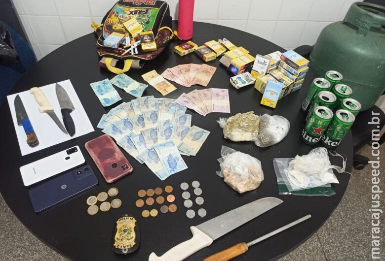 Três são presos em operação contra tráfico de drogas e furtos Três são presos em operação contra tráfico de drogas e furtos