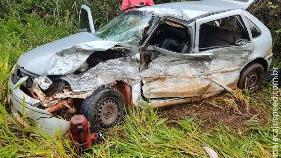 Acidente com caminhão-baú destrói carro e motorista fica preso às ferragens em Ivinhema Acidente com caminhão-baú destrói carro e motorista fica preso às ferragens em Ivinhema