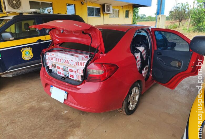 Após tentativa de fuga, indivíduo é preso transportando 20 mil pacotes de cigarros contrabandeados Após tentativa de fuga, indivíduo é preso transportando 20 mil pacotes de cigarros contrabandeados
