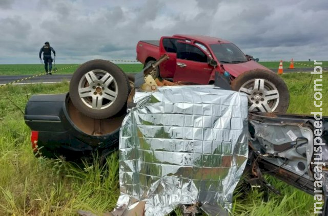 Batida entre carro e caminhonete mata homem e deixa dois feridos Batida entre carro e caminhonete mata homem e deixa dois feridos