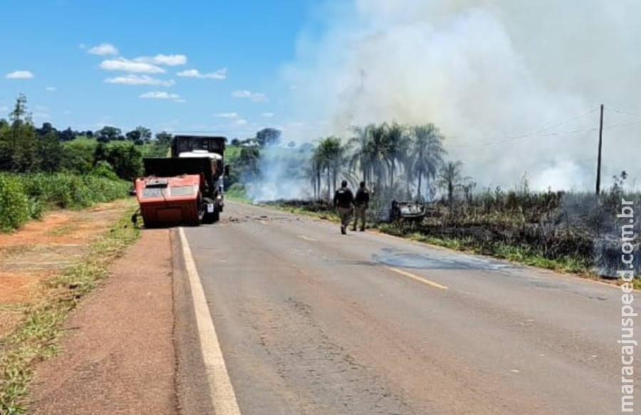 Bebê e 3 adultos sobrevivem a acidente grave com capotamento e incêndio na BR-376 Bebê e 3 adultos sobrevivem a acidente grave com capotamento e incêndio na BR-376