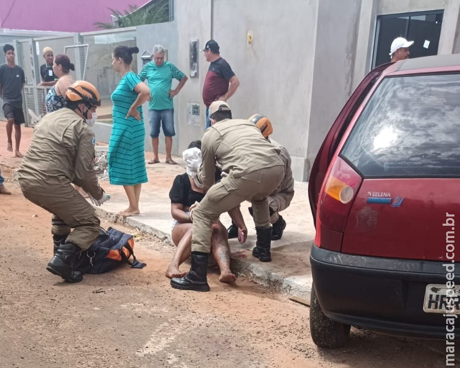 Carros colidem em cruzamento e um vai parar no muro de residência em Chapadão do Sul Carros colidem em cruzamento e um vai parar no muro de residência em Chapadão do Sul