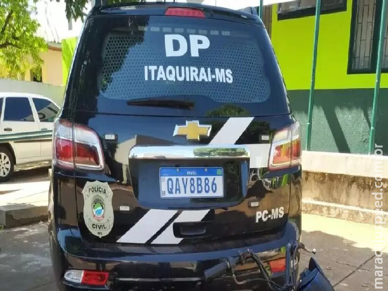 Casal é feito refém durante roubo de Hilux na BR-487 por trio armado com pistolas Casal é feito refém durante roubo de Hilux na BR-487 por trio armado com pistolas