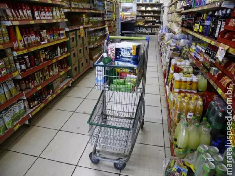Casal é preso após tentar passar R$ 2 mil em compras e pagar R$ 13 em atacadista de Campo Grande Casal é preso após tentar passar R$ 2 mil em compras e pagar R$ 13 em atacadista de Campo Grande