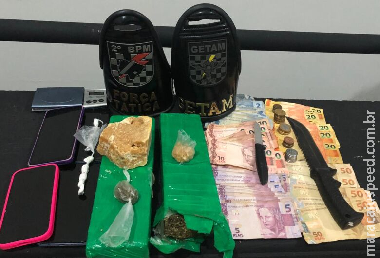 Casal é preso por tráfico de drogas após denúncia Casal é preso por tráfico de drogas após denúncia