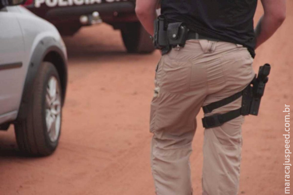 Casal luta com bandidos após descobrir que arma era falsa em Campo Grande Casal luta com bandidos após descobrir que arma era falsa em Campo Grande