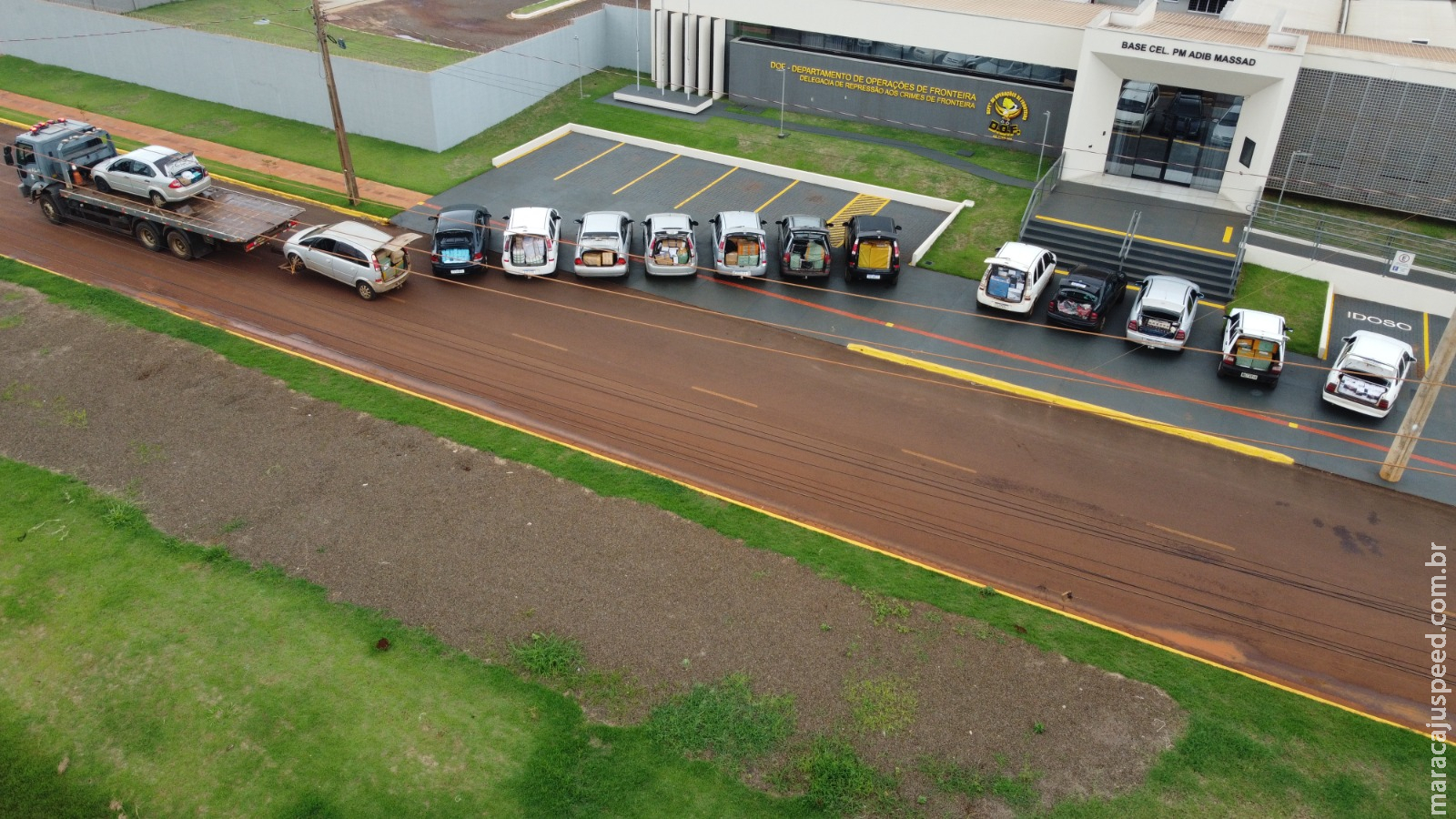 Comboio com 14 veículos carregados com R$ 1,1 milhão em contrabando é interceptado na BR-267 Comboio com 14 veículos carregados com R$ 1,1 milhão em contrabando é interceptado na BR-267