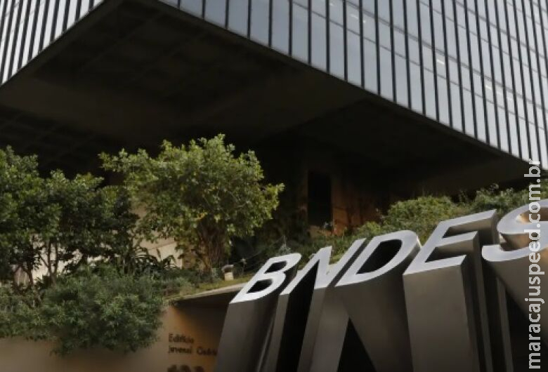 Crédito do BNDES para micro, pequenas e médias empresa sobe 46% no ano Crédito do BNDES para micro, pequenas e médias empresa sobe 46% no ano
