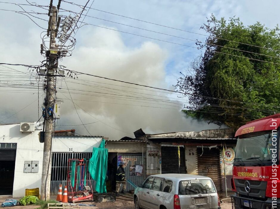 Curto-circuito em freezer causa incêndio em conveniência em Corumbá Curto-circuito em freezer causa incêndio em conveniência em Corumbá