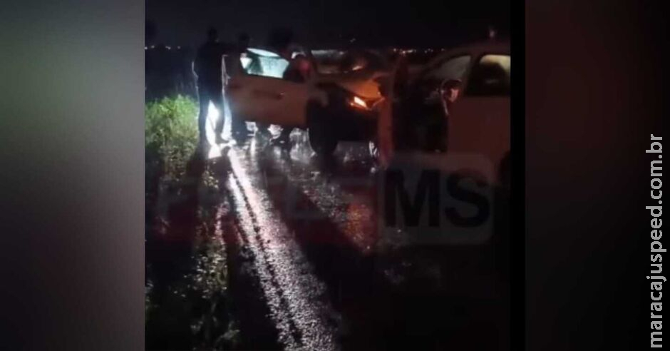 Dois ficam feridos após batida frontal entre carros na BR-262, em Três Lagoas Dois ficam feridos após batida frontal entre carros na BR-262, em Três Lagoas