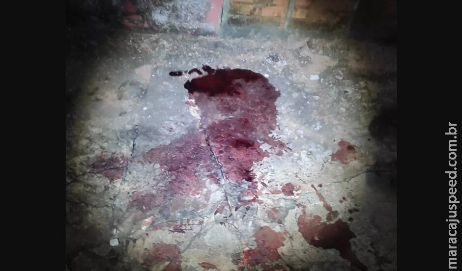 Filha é presa após tentar matar a mãe de 78 anos a golpes de canivete Filha é presa após tentar matar a mãe de 78 anos a golpes de canivete