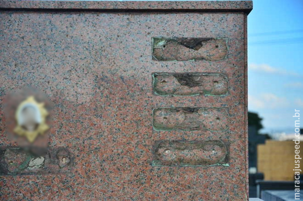 Furto de placas de bronze é registrado em cemitério de Sonora Furto de placas de bronze é registrado em cemitério de Sonora