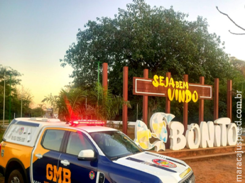 Homem é preso com arma de fogo e uma faca após evadir-se da abordagem policial e ameaçar a guarnição em Bonito Homem é preso com arma de fogo e uma faca após evadir-se da abordagem policial e ameaçar a guarnição em Bonito