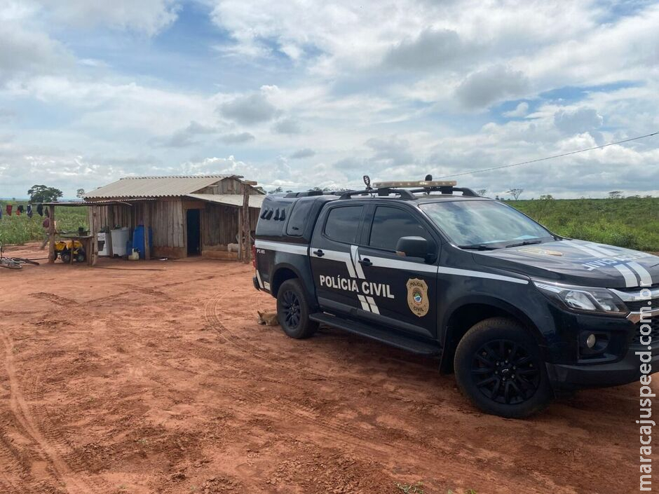 Homem é preso em flagrante após matar esposa com 10 facadas em Japorã Homem é preso em flagrante após matar esposa com 10 facadas em Japorã