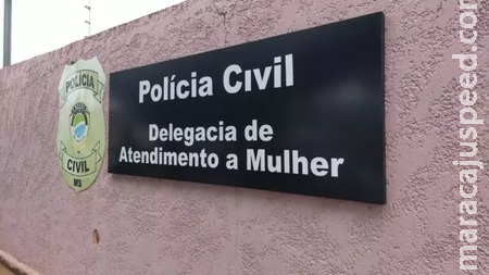 Homem é preso por agredir esposa e ser flagrado com armas Homem é preso por agredir esposa e ser flagrado com armas