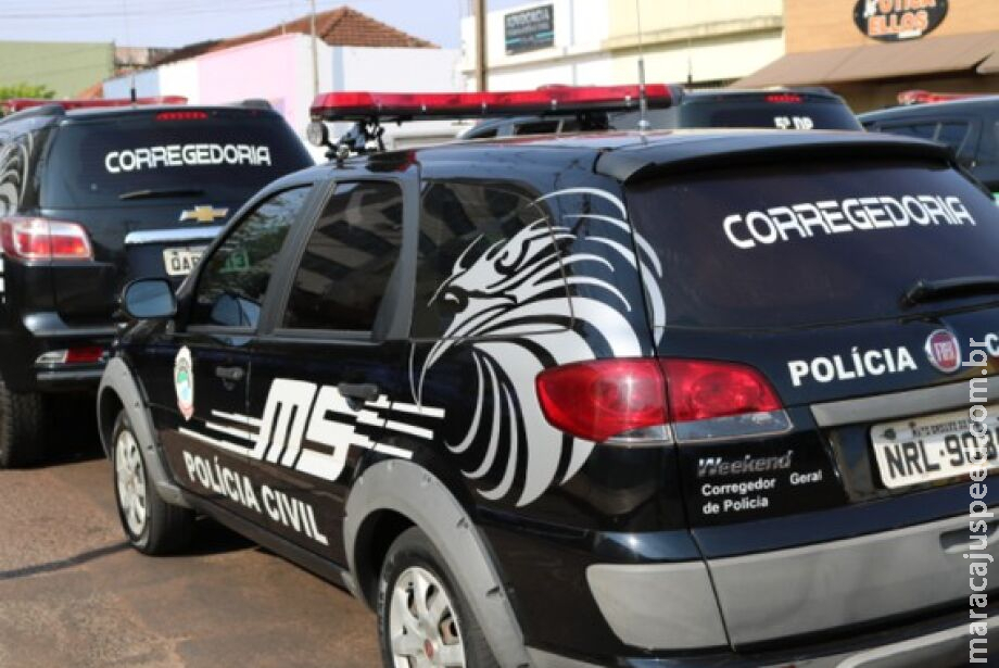 Justiça afasta delegado e 2 policiais que teriam extorquido contrabandistas Justiça afasta delegado e 2 policiais que teriam extorquido contrabandistas