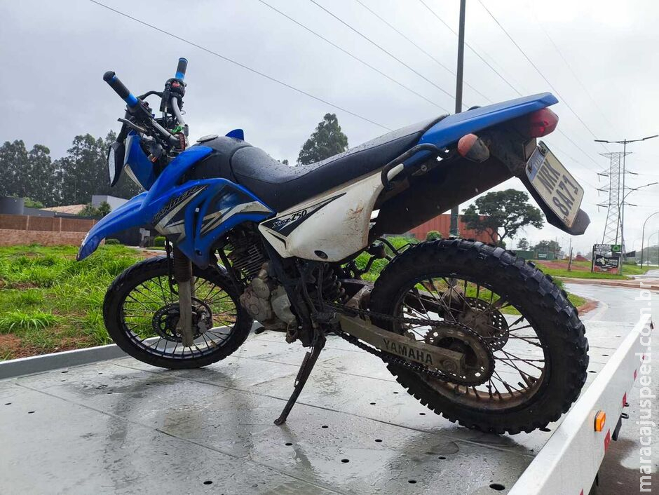 Motociclista sofre fratura exposta e moto para embaixo de caminhão em acidente no Noroeste Motociclista sofre fratura exposta e moto para embaixo de caminhão em acidente no Noroeste