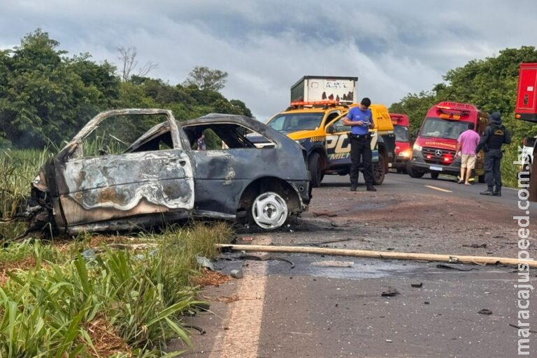Motorista morre carbonizado em acidente com carreta na MS-276 Motorista morre carbonizado em acidente com carreta na MS-276