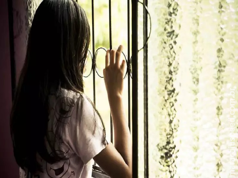 Mulher acorda e flagra marido estuprando filha de 10 anos em colchão em MS Mulher acorda e flagra marido estuprando filha de 10 anos em colchão em MS